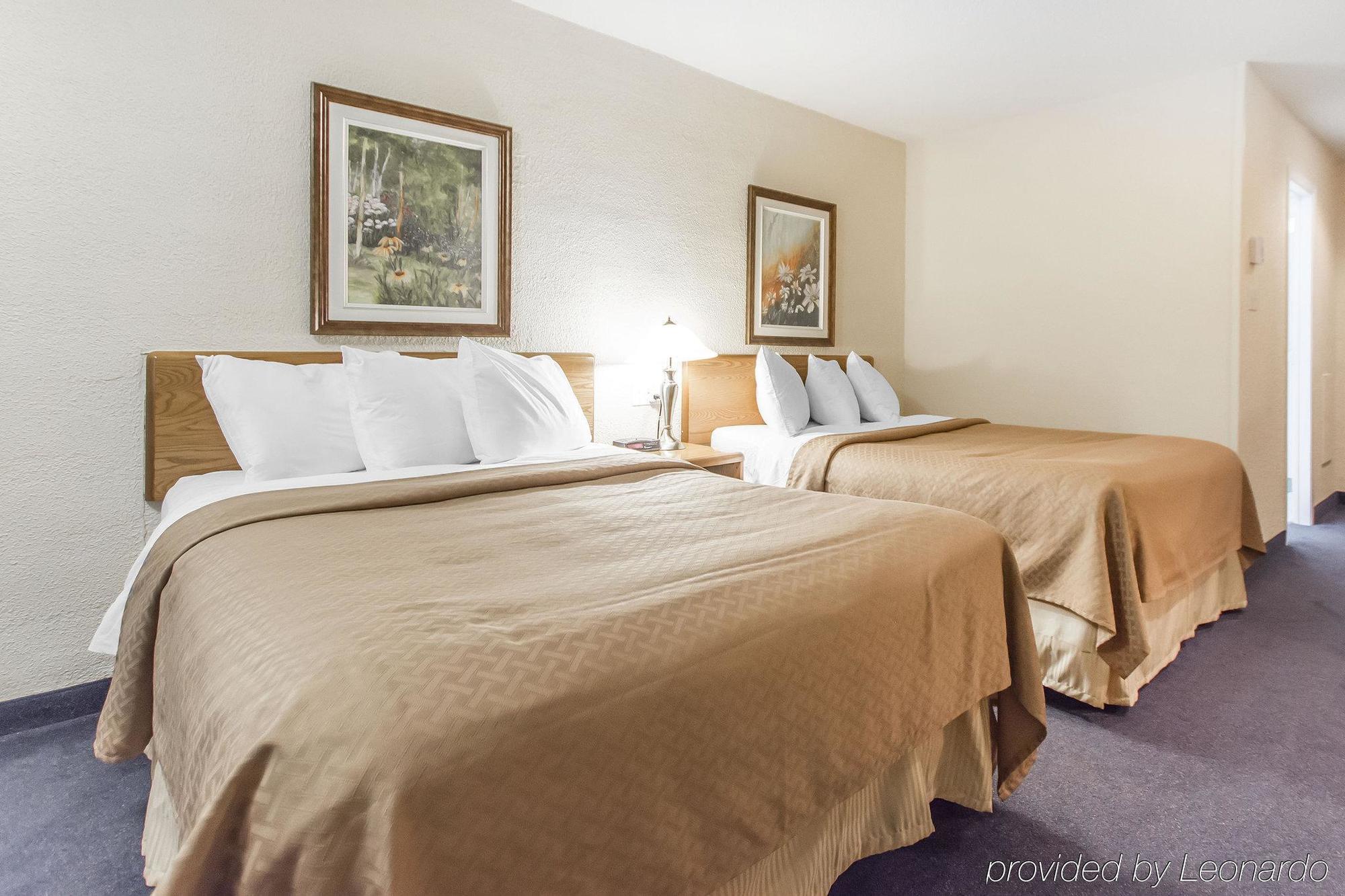 Rodeway Inn Гранд-Фолс Экстерьер фото