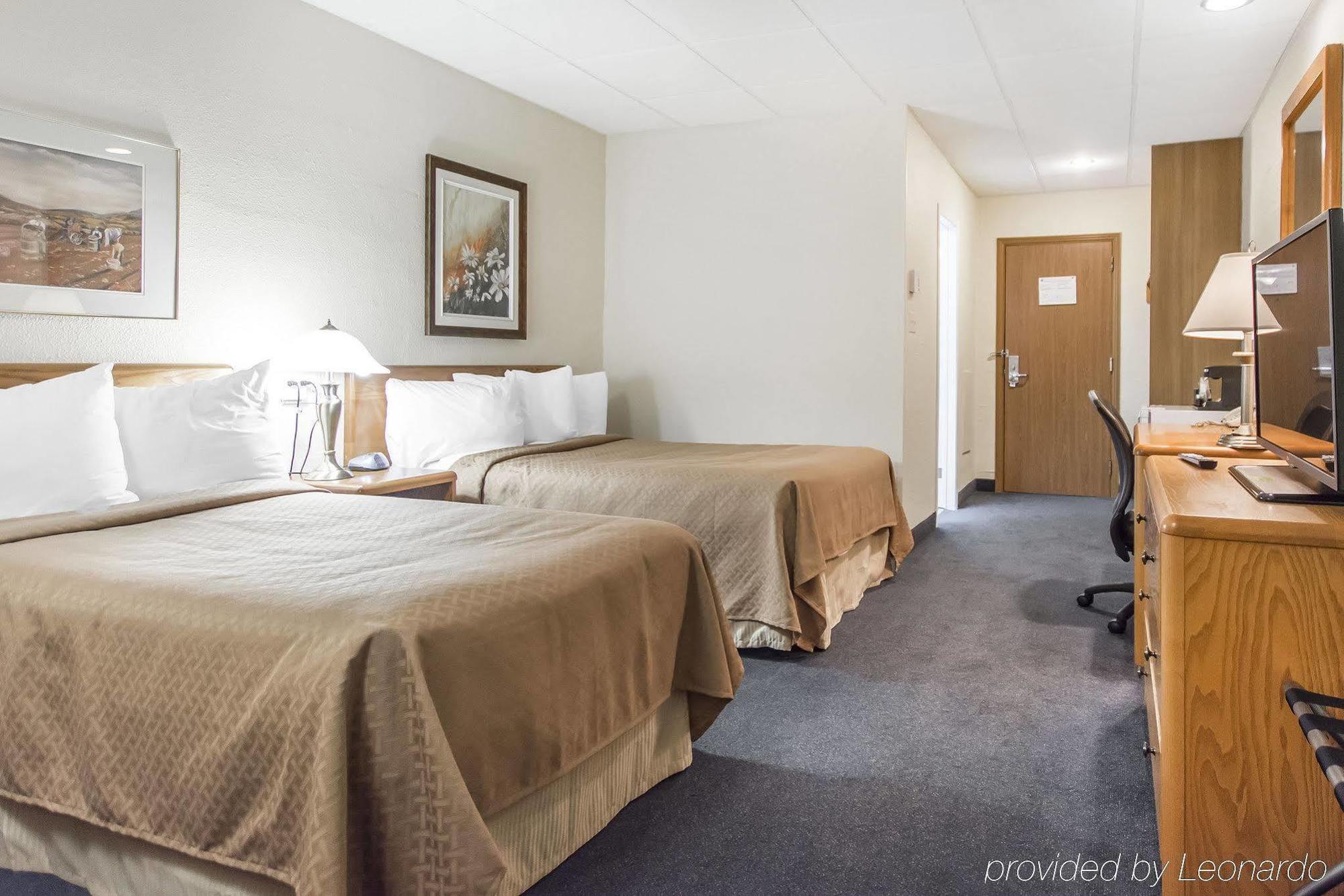 Rodeway Inn Гранд-Фолс Экстерьер фото